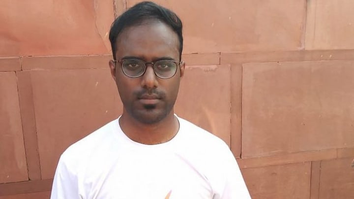 आगरा: तमिलनाडु से ताजमहल घूमने आए पर्यटक की यात्रा बंदरों ने की फीकी! पीठ पर काटा UP Tak