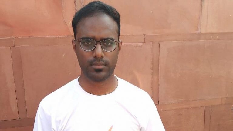 आगरा: तमिलनाडु से ताजमहल घूमने आए पर्यटक की यात्रा बंदरों ने की फीकी! पीठ पर काटा UP Tak