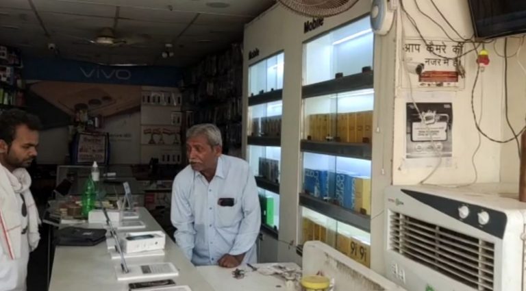 बांदा: बदमाशों ने दुकान से गायब किए ‘8 लाख रुपये कीमत के 70 फोन’, जानें पूरा मामला UP Tak