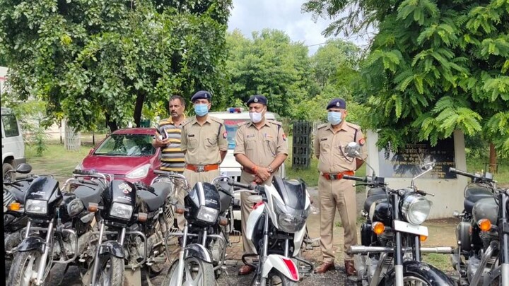 फिरोजाबाद: एसएसपी का खुलासा, ‘पुलिसकर्मी और पत्रकार खरीदते थे चोरी की बाइक’ UP Tak