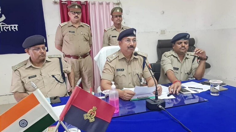 एटा: पुलिस ने किया महिला की मौत के खुलासे का दावा, पति ने उधारी के पैसों के लिए की हत्या UP Tak