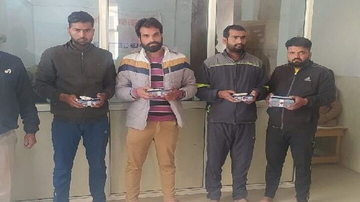 नोए़डा: नकली अभ्यर्थी बिठाकर परीक्षा दिलाने वाले गैंग का भंडाफोड़, जानिए क्या खुलासा हुआ UP Tak