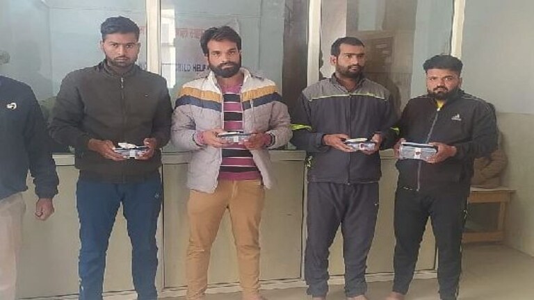 नोए़डा: नकली अभ्यर्थी बिठाकर परीक्षा दिलाने वाले गैंग का भंडाफोड़, जानिए क्या खुलासा हुआ UP Tak