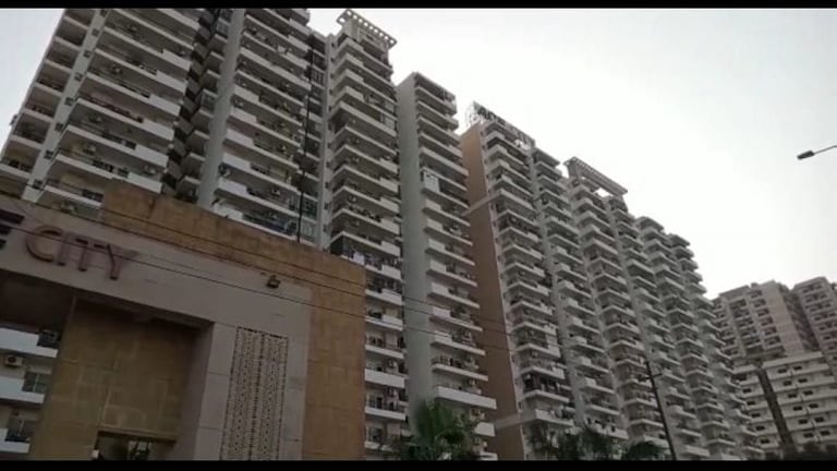 ग्रेटर नोएडा वेस्ट: एक सोसायटी की 16वी मंजिल से गिरी 50 वर्षीय महिला, मौत UPTak