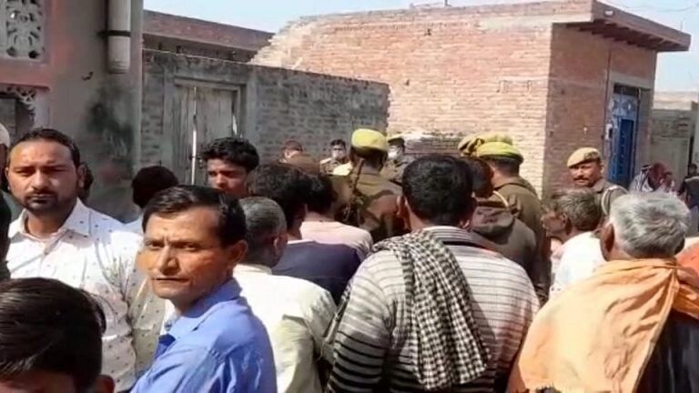 अमरोहा: नग्न अवस्था में घर पर पड़ी मिली महिला की लाश, पति ने जताई रेप-हत्या की आशंका UP Tak