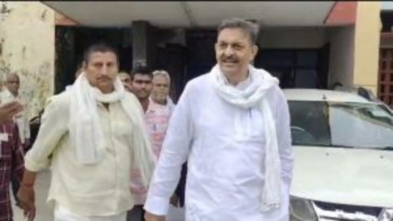 ‘सबके लिए ये चटपटा चैप्टर है’, -बहू निकहत के खिलाफ केस दर्ज होने पर भड़के अफजाल अंसारी UP Tak