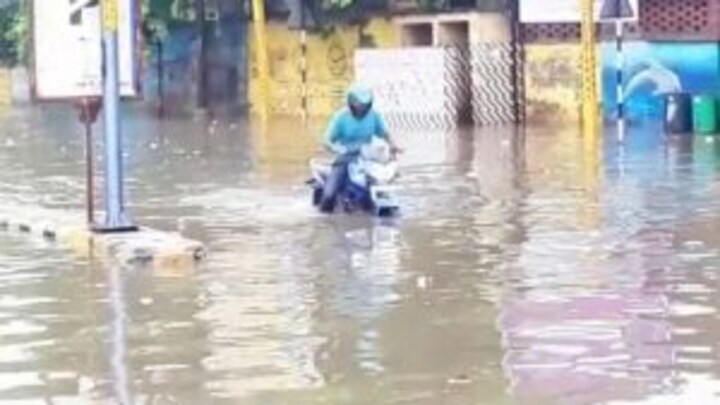 UP मौसम अलर्ट: आगरा में बारिश से सड़कें लबालब, प्रदेश के कई हिस्सों में गर्मी-उमस से राहत UP Tak