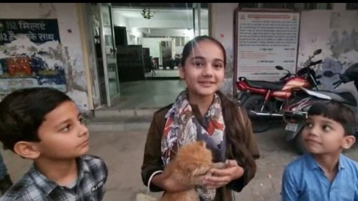 आगरा: ऑस्ट्रेलियन बिल्ली को पुलिस ने ढूंढ निकाला, यूं बच्चों के चेहरे पर लौट आई मुस्कान UP Tak