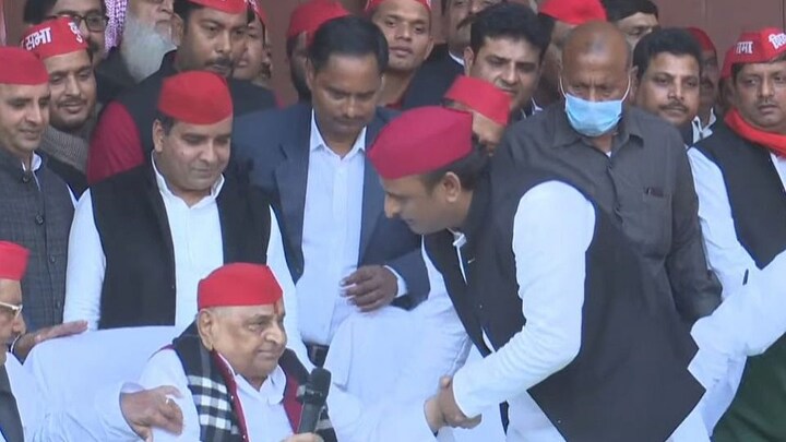 ‘अखिलेश गड़बड़ करें तो तुम्हें मेरे साथ ही रहना है’…जब बहू डिंपल से बोले शिवपाल यादव UP Tak