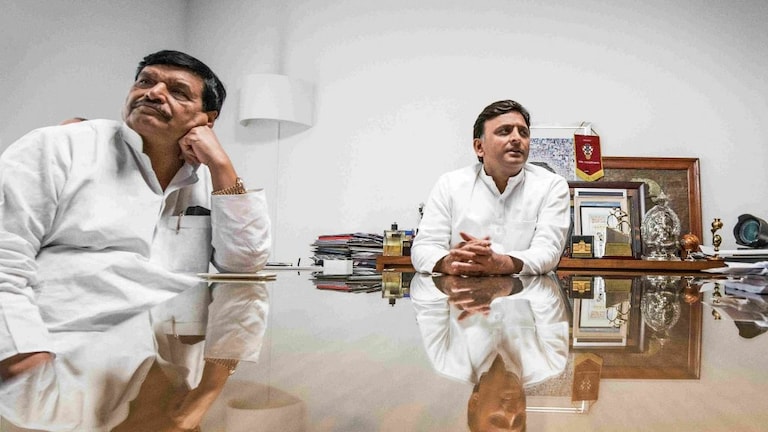 गार्जियन, प्रतिद्वंदी और अब साथी: चाचा शिवपाल और अखिलेश के रिश्ते की दिलचस्प कहानी UP Tak