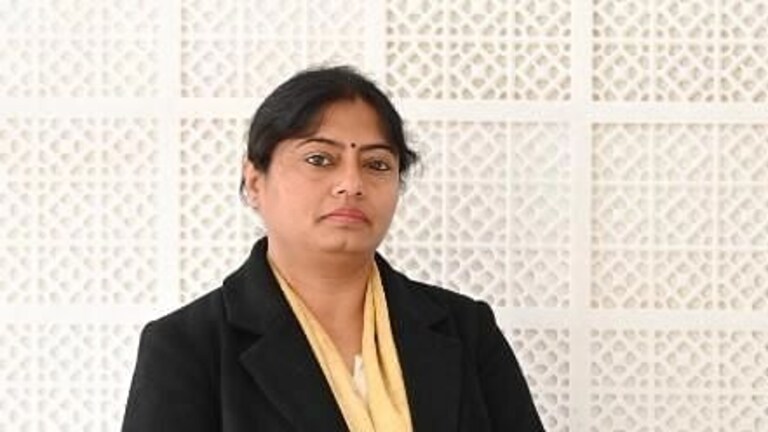 सरकारी आवास में बेहोश होकर गिर गईं थी विधायक पल्लवी पटेल, जानिए अब डॉक्टरों ने क्या बताया UP Tak
