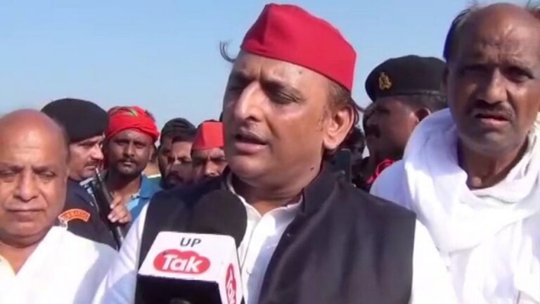 आजमगढ़ जेल में बंद सपा विधायक रमाकांत यादव से मिले अखिलेश, बीजेपी सरकार पर साधा निशाना UP Tak