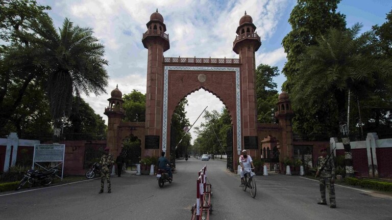 AMU की गायब छात्रा मुंबई से बरामद, प्रेमी ने धर्म परिवर्तन कराकर किया निकाह UP Tak