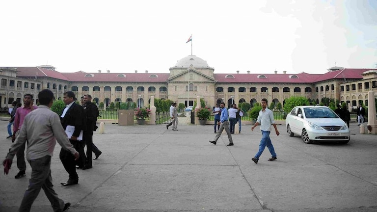 प्रयागराज: डेंगू से 100 वकील बीमार! कोर्ट नाराज, अब हाईकोर्ट में DM, CMO और नगर आयुक्त तलब UP Tak