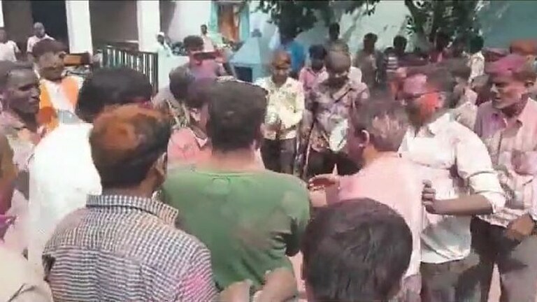 होली के मौके पर लखीमपुर हिंसा के आरोपी आशीष मिश्रा साथियों संग डांस करते नजर आए UP Tak