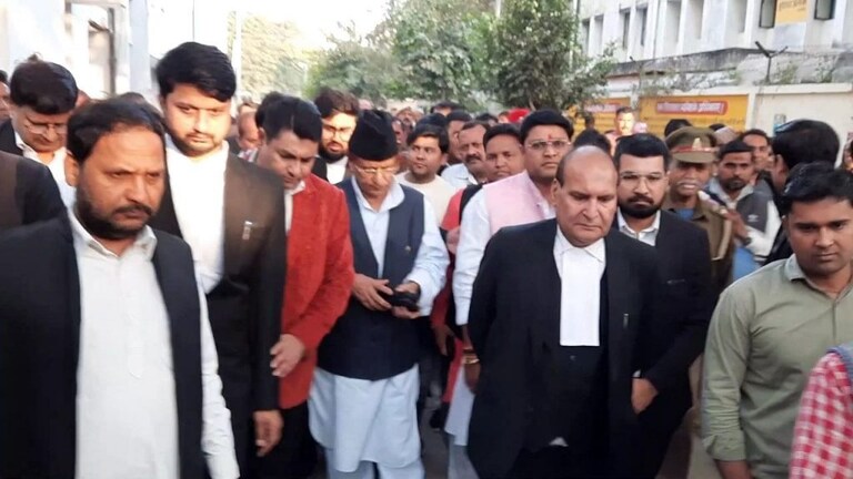 रामपुर: जेल जाने से बचे आजम खान, हेट स्पीच मामले में मिली रेगुलर बेल UP Tak