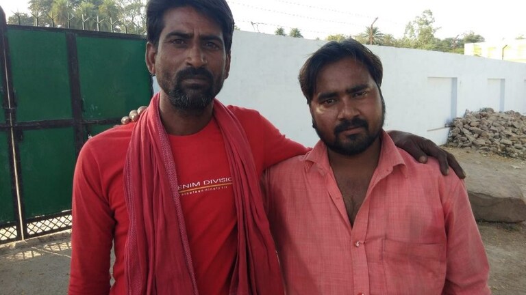 बांदा: दो दोस्तों ने SP-BJP की जीत पर लगाई ऑटो-बाइक की शर्त, हारने वाले ने दे दी अपनी गाड़ी UP Tak