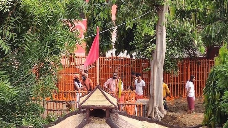 पहली बार तस्वीर आई सामने, जानें महंत नरेंद्र गिरि को कहां भू-समाधि देने की चल रही तैयारी UP Tak