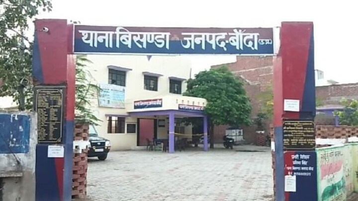 बांदा में नोटिस देने पहुंची पुलिस की टीम पर घात लगाए दबंगों ने किया वार, कई जवान जख्मी UP Tak