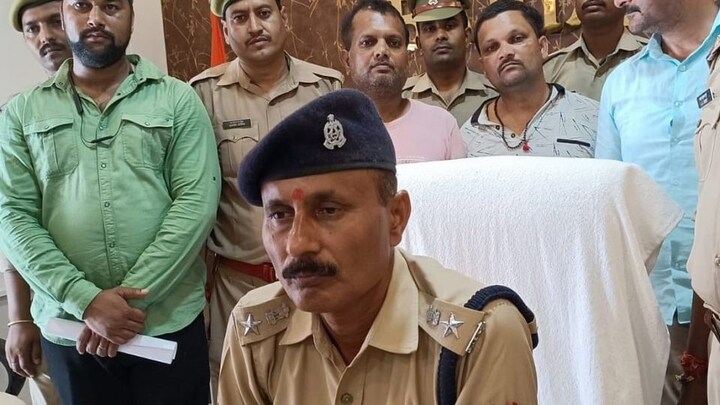 बांदा: लाखों का डुप्लीकेट गुटखा, मशीनें और कच्चा माल बरामद, इन जिलों में बेचा जा रहा था UP Tak