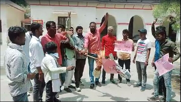 CHS में लॉटरी सिस्टम से एडमिशन के खिलाफ NSUI ने फूंका BHU कुलपति का पुतला UP Tak