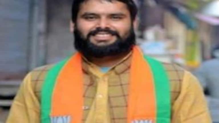 UP चुनाव: तीसरे फेज की वोटिंग के बीच हाथरस में बीजेपी कार्यकर्ता की संदिग्ध हालात में मौत UP Tak