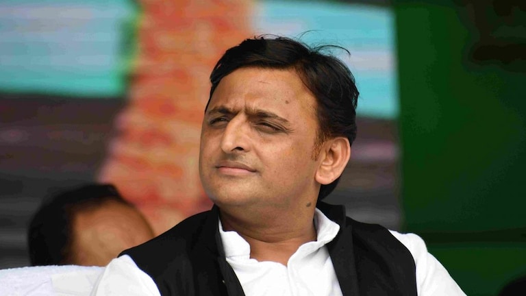 पार्टी छोड़ पूर्व MP बोले- SP अंसारियों के कब्जे में, अखिलेश अब मुख्तार के भाई की सुनते हैं UP Tak