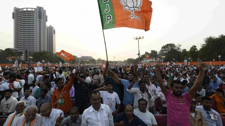 UP: शपथ ग्रहण समारोह के लिए इन नामचीन लोगों को भेजा गया निमंत्रण, देखें UP Tak