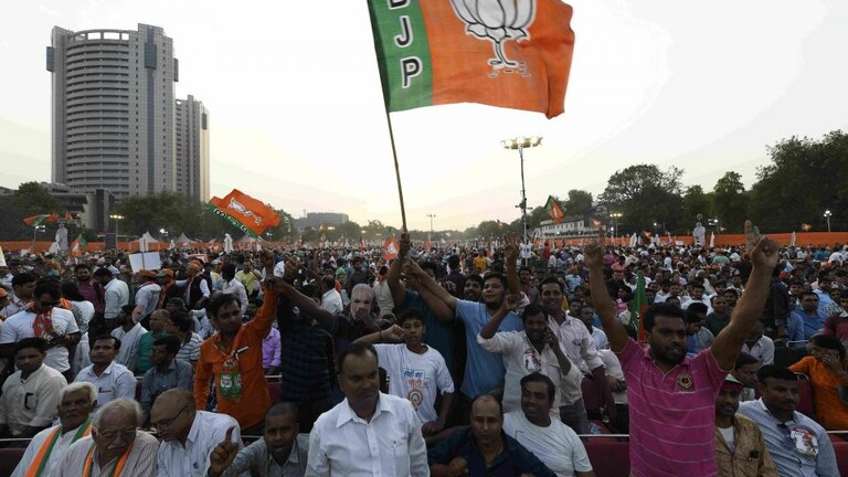 UP: शपथ ग्रहण समारोह के लिए इन नामचीन लोगों को भेजा गया निमंत्रण, देखें UP Tak