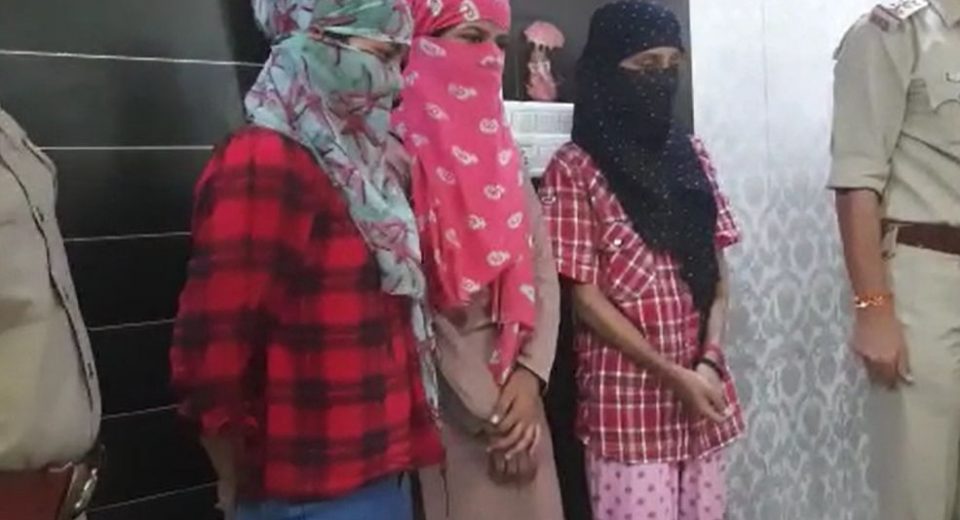 गाजियाबाद: ब्यूटीपॉर्लर की आड़ में अश्लील हरकतें, वीडियो बनाकर ब्लैकमेलिंग के आरोप UP Tak