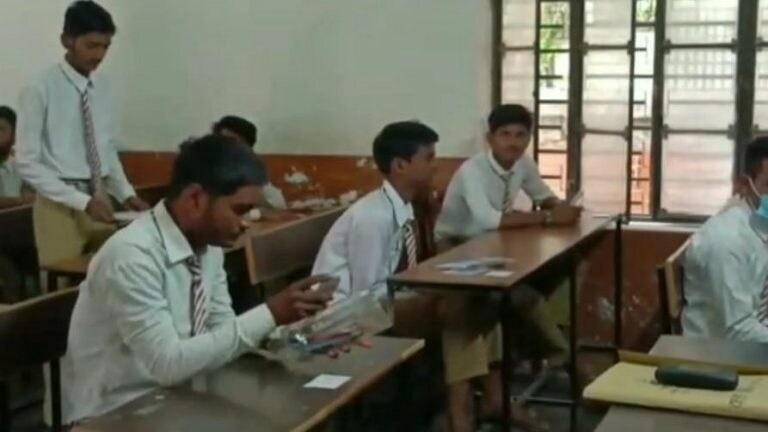 UP बोर्ड की गलती छात्रों के लिए लाई खुशखबरी! मिलेंगे बोनस मार्क्स, जानिए वजह UP Tak