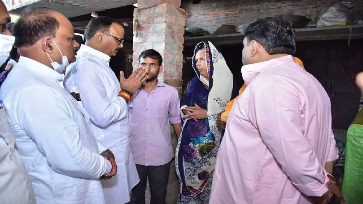 लखीमपुर खीरी हिंसा: BJP कार्यकर्ता और ड्राइवर के परिजनों से मिले UP के कानून मंत्री UP Tak
