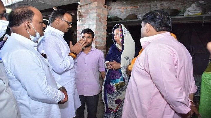 लखीमपुर खीरी हिंसा: BJP कार्यकर्ता और ड्राइवर के परिजनों से मिले UP के कानून मंत्री UP Tak