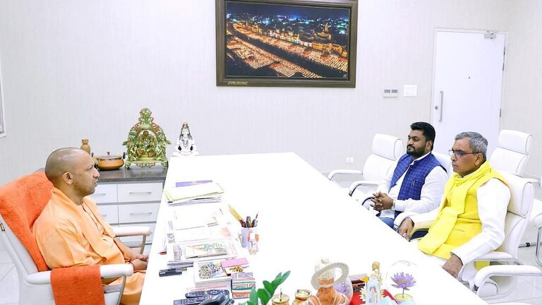 ओपी राजभर ने बेटे संग की CM योगी से मुलाकात, बड़ा सवाल क्या फिर से थामेंगे BJP का दामन? UP Tak