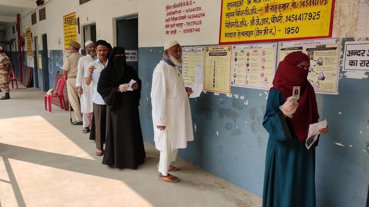 UP लोकसभा उपचुनाव LIVE: आजमगढ़ और रामपुर में तमाम उठापटक के बीच 50 फीसदी भी नहीं हुई वोटिंग UP Tak