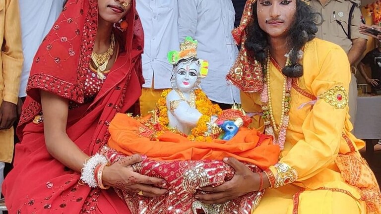 त्योहार का दिखा अनोखा रंग जब बंदियों ने जेल में मनाई जन्माष्टमी UP Tak