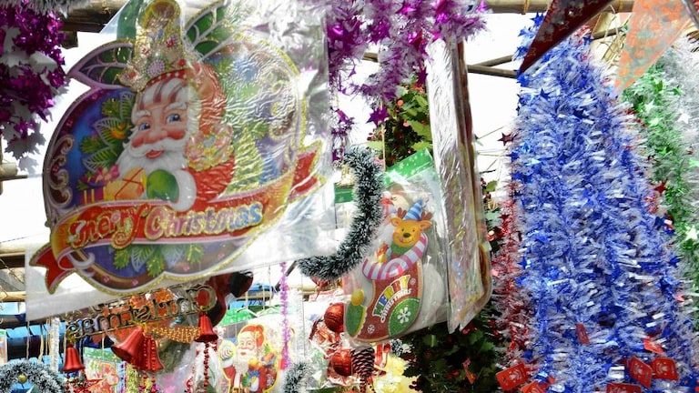 बांदा: क्रिसमस प्रोग्राम के बीच छात्र ने छात्रा के साथ की छेड़खानी! जानें फिर क्या हुआ? UP Tak