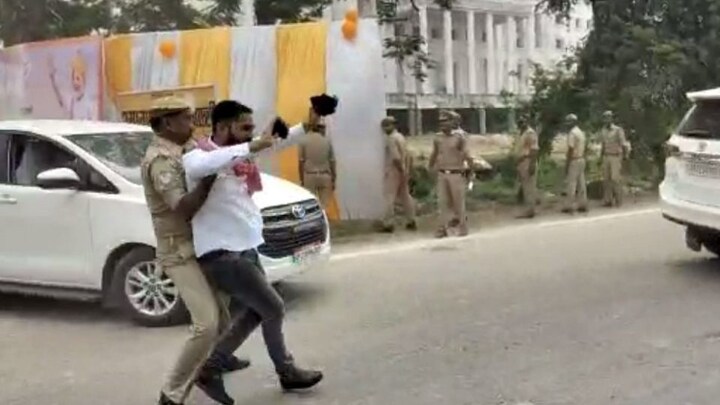 जौनपुर: सीएम योगी को काला झंडा दिखाने के मामले में 2 एसआई और 6 कॉन्स्टेबल निलंबित UP Tak