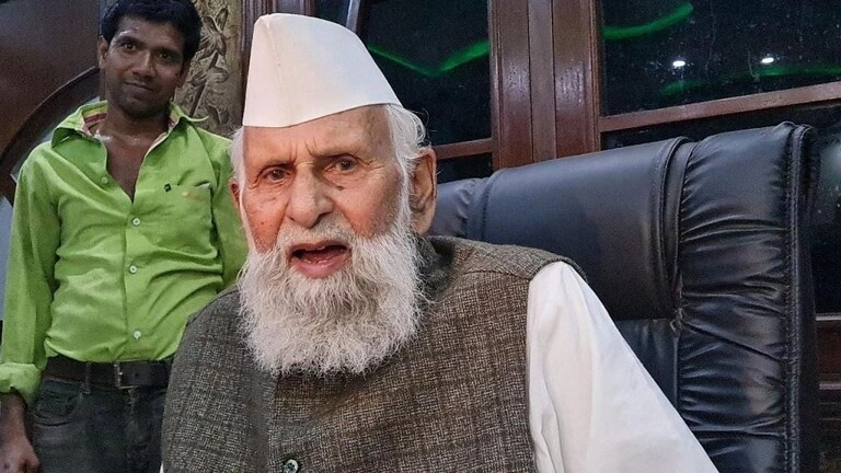 मदरसा सर्वे के पीछे सरकार की नियत मुसलमानों को खौफजदा करने की है: संभल से सपा सांसद बर्क UP Tak