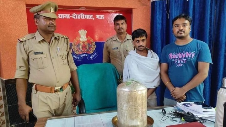 मऊ: सरयू नदी में मिला ‘चांदी’ का शिवलिंग, पुलिस कब्जे में लेकर थाने ले आई, अब होगी जांच UP Tak