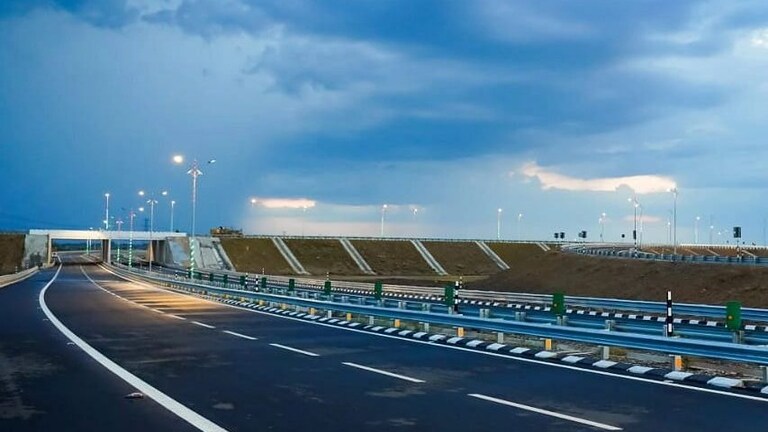 ये अमेरिका या यूरोप की सड़कें नहीं, ये है आपका Bundelkhand Expressway, देखिए नई तस्वीरें UP Tak