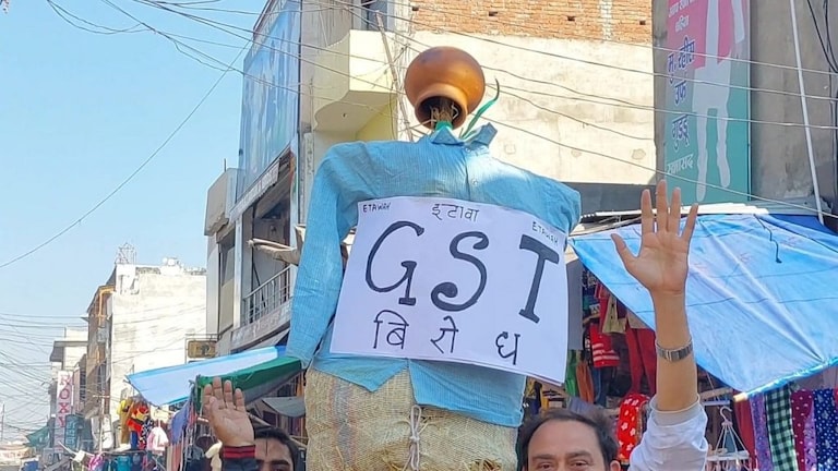 यूपी में GST विभाग की छापेमारी पर 72 घंटे की रोक, व्यापारियों के विरोध के बाद फैसला UP Tak