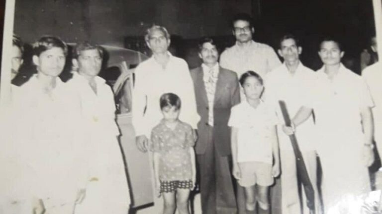 छतौना का ‘बुद्धू’, घर छोड़ बार-बार भागा, एक दिन आया फोन- ”महंत नरेंद्र गिरि बोल रहा हूं” UP Tak