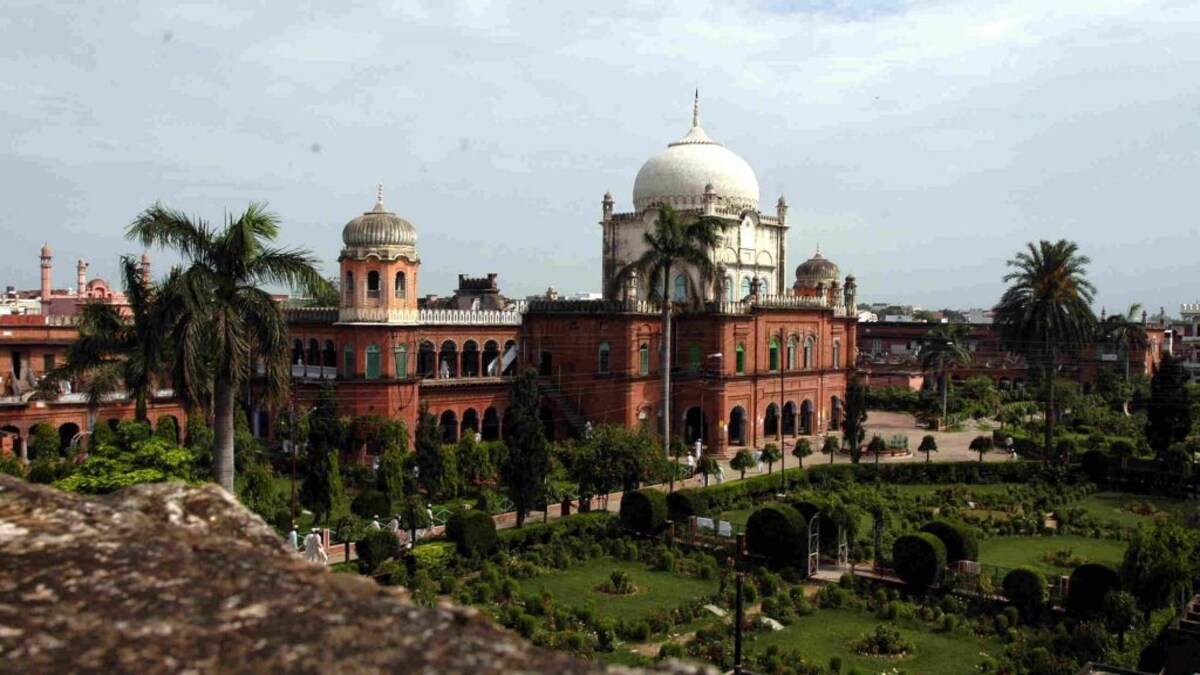 मदरसा बोर्ड के चेयरमैन बोले- ‘दारुल उलूम अंतरराष्ट्रीय संस्था, उसे मान्यता की जरूरत नहीं’ UP Tak