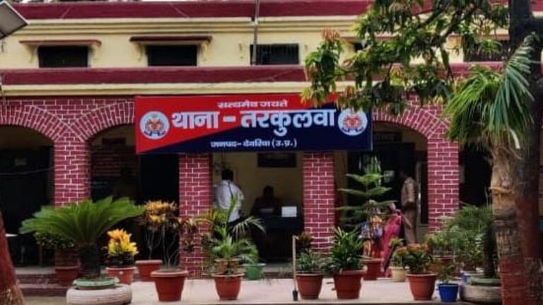 देवरिया: पिता ने नाबालिग बेटी से की अश्लील हरकत, छेड़खानी, मां ने दिखा दिया जेल का रास्ता UP Tak