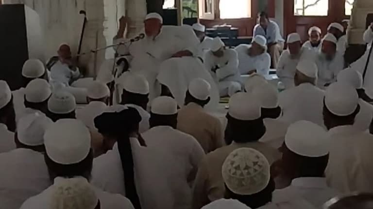 सहारनपुर: मदरसों में सर्वे पर देवबंद में हुई मीटिंग, मदनी ने कहा- सर्वे का विरोध नहीं UP Tak