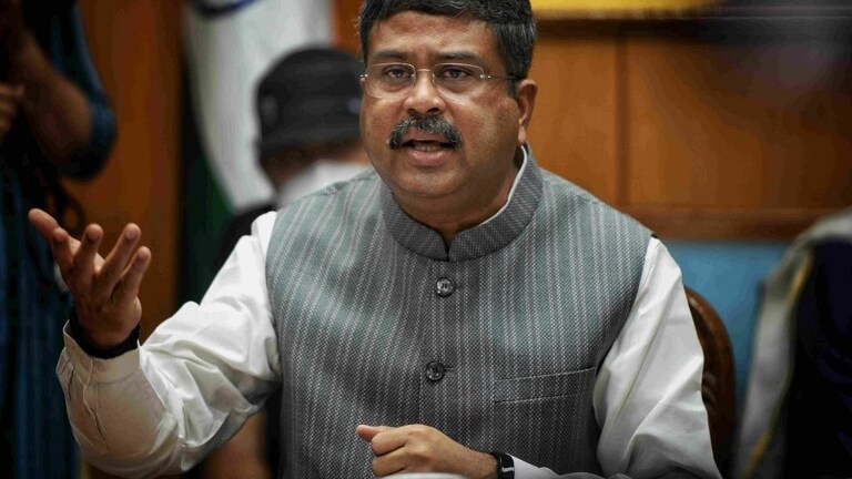 UP चुनाव 2022: BJP ने धर्मेंद्र प्रधान को बनाया चुनाव प्रभारी, अनुराग ठाकुर बने सह-प्रभारी UPTak