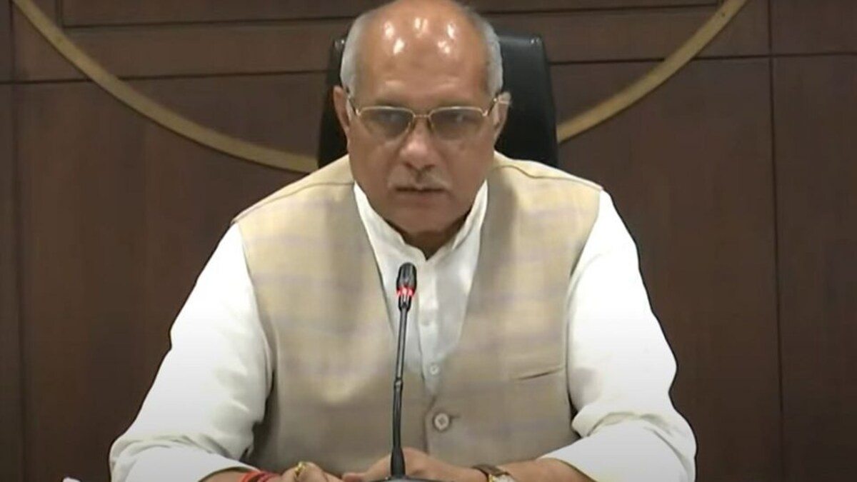 निराश्रित जानवरों की समस्या खत्म करने के साथ गाय का गोबर 2 रुपए किलो में खरीदेगी UP सरकार UP Tak