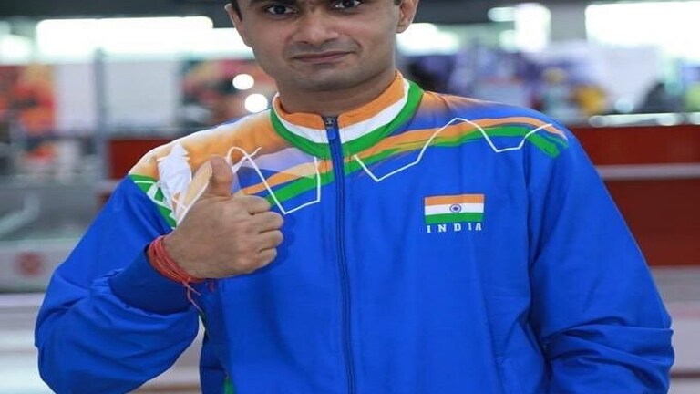 टोक्यो पैरालंपिक: बैडमिंटन फाइनल में हारे सुहास एलवाई, सिल्वर मेडल पर किया कब्जा UP Tak