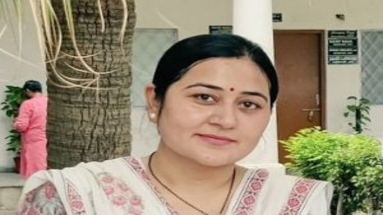 कांग्रेस प्रदेश प्रवक्ता डॉली शर्मा को ट्वीटर पर पाकिस्तान से मिली जान से मारने की धमकी UP Tak